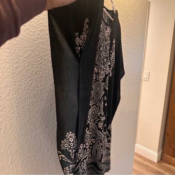 Woman’s 1X Black & White Boho Print Sheer Tunic Top Flowy Oversized Blouse Layer - Picture 2 of 10